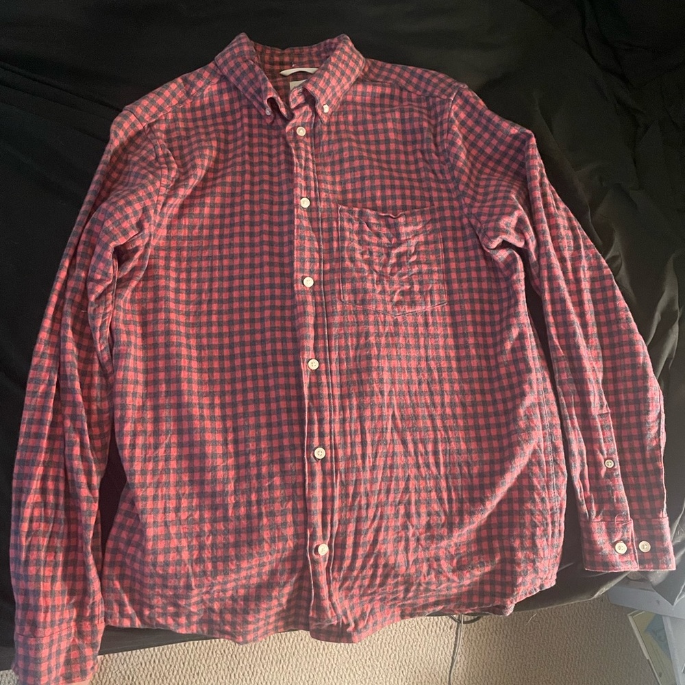 Zara button down shirt. Never worn, in good condition.